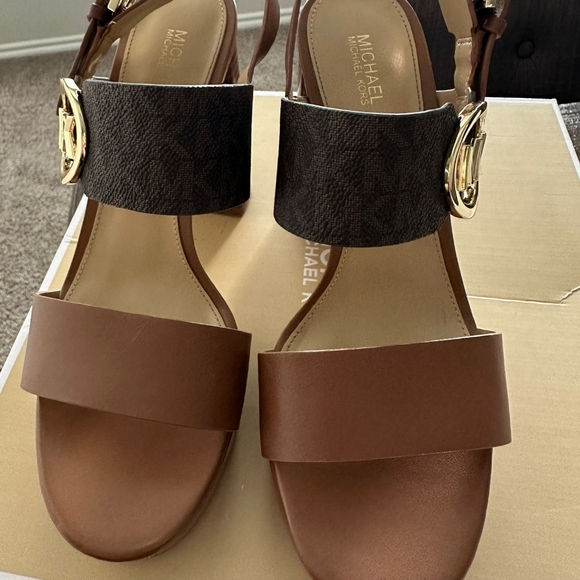 MK LOGO Summer Platform Sandals - Picture 2 of 5